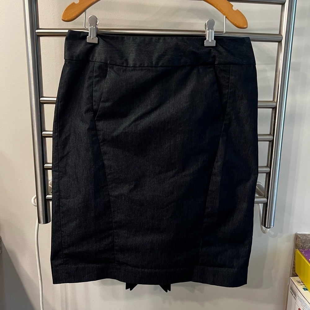 Ann Taylor Loft Gray Pencil Skirt…Size 6
